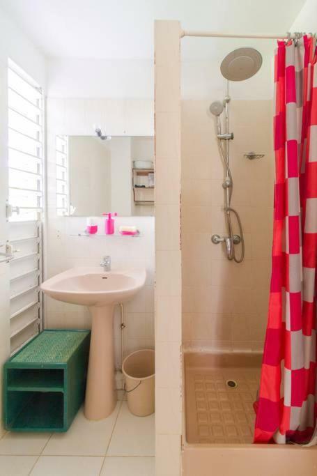 Superbe Studio avec Jacuzzi Privé Apartment Sainte-Anne Exterior foto