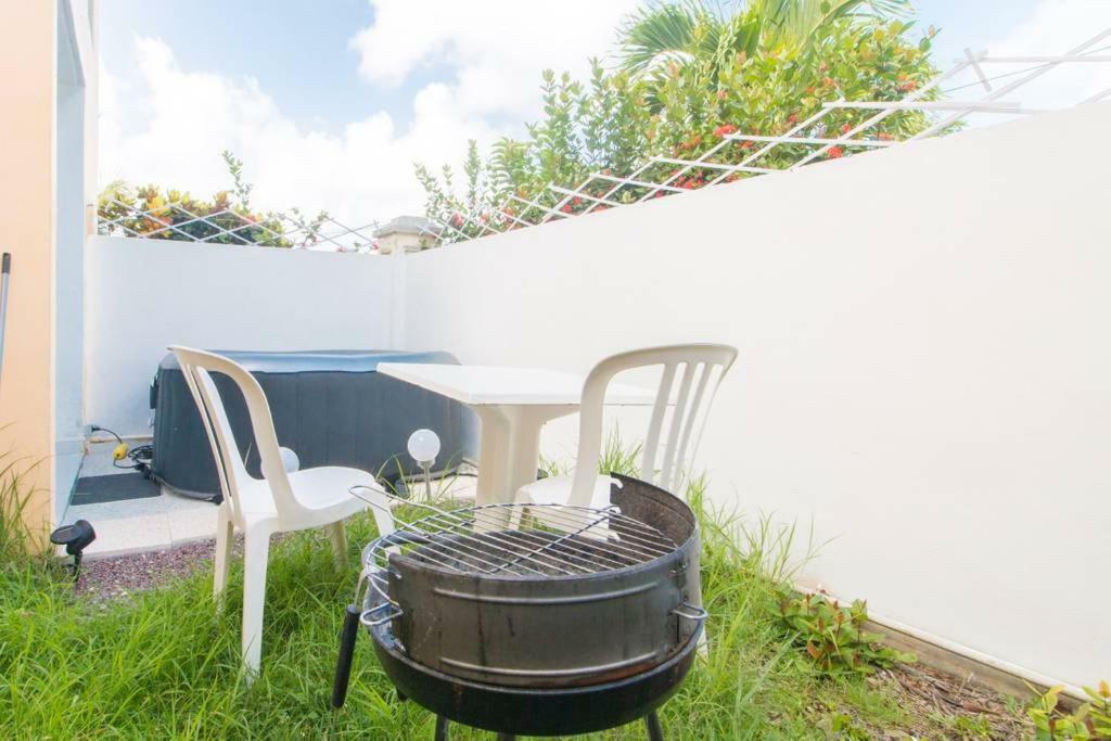 Superbe Studio avec Jacuzzi Privé Apartment Sainte-Anne Exterior foto